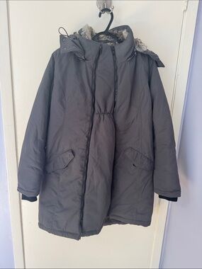 Thyme Maternity Gray Puffer Coat with Faux-Fur Trim